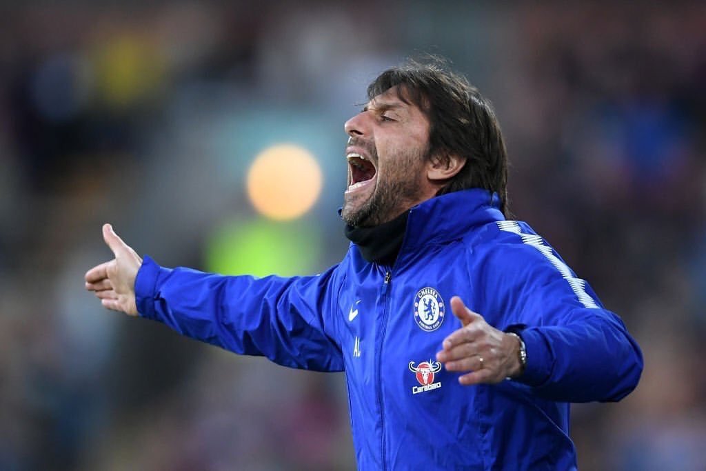 云游戏-包含深圳男篮训练开放日，今晨单刀错失引欢呼，欧冠在即，训练强度明显提升的词条